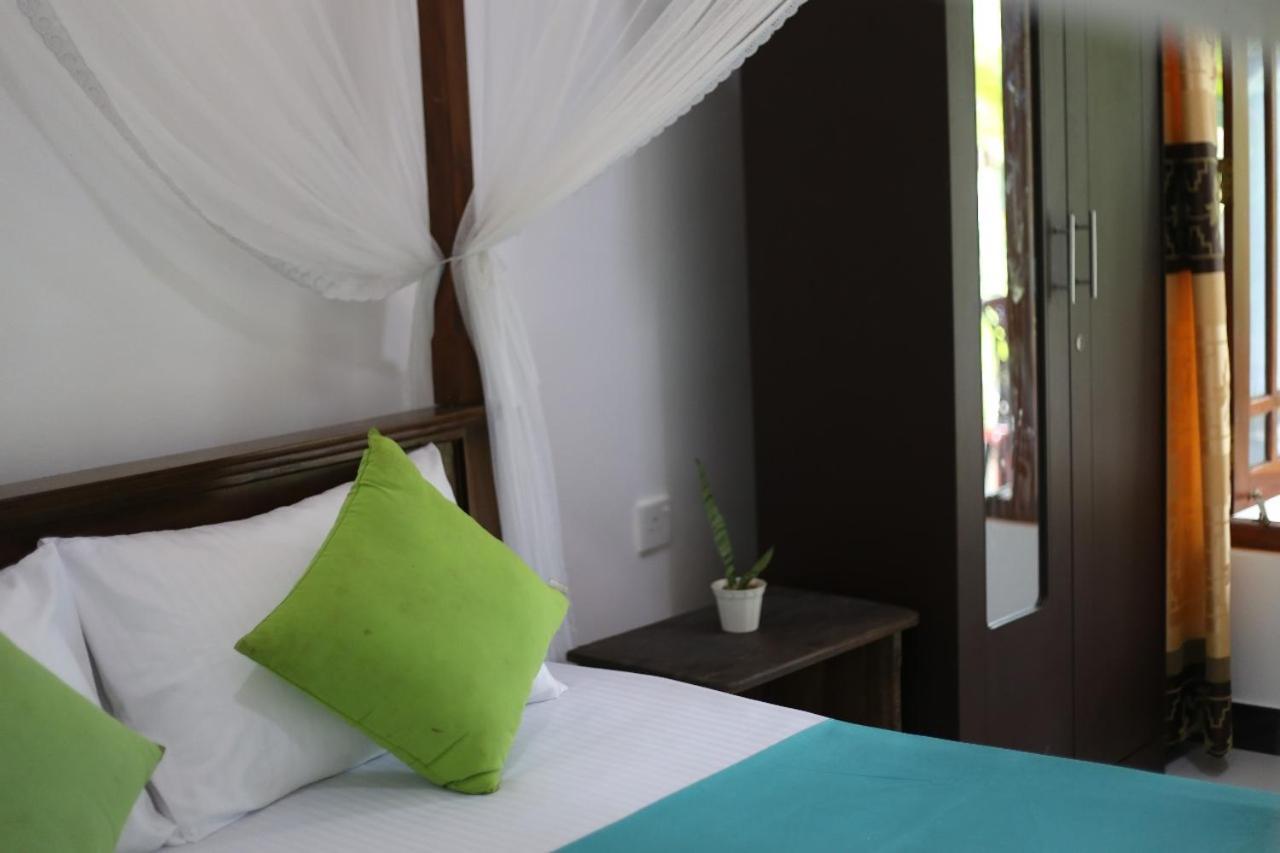 Bakery Family Guest House Mirissa Quarto foto